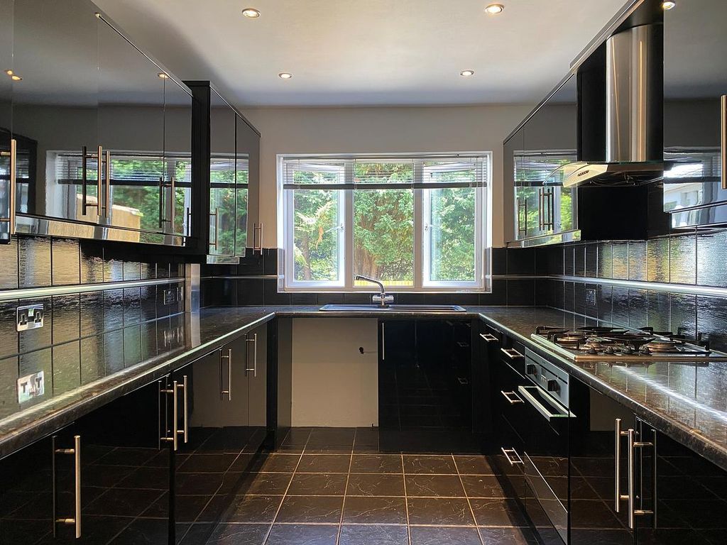 Property photo 2 of 30 Kitchen