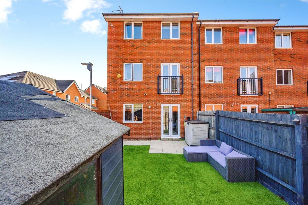 Additional image 21 of 5 bed end terrace house for saleFossett Grove, Dunstable, Bedfordshire LU6