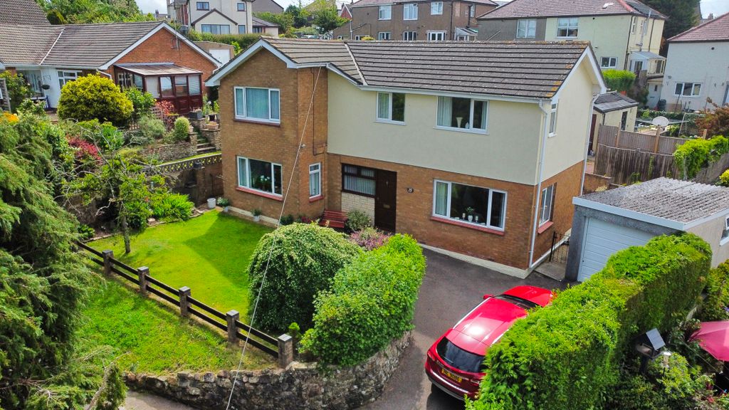 Property photo 2 of 19