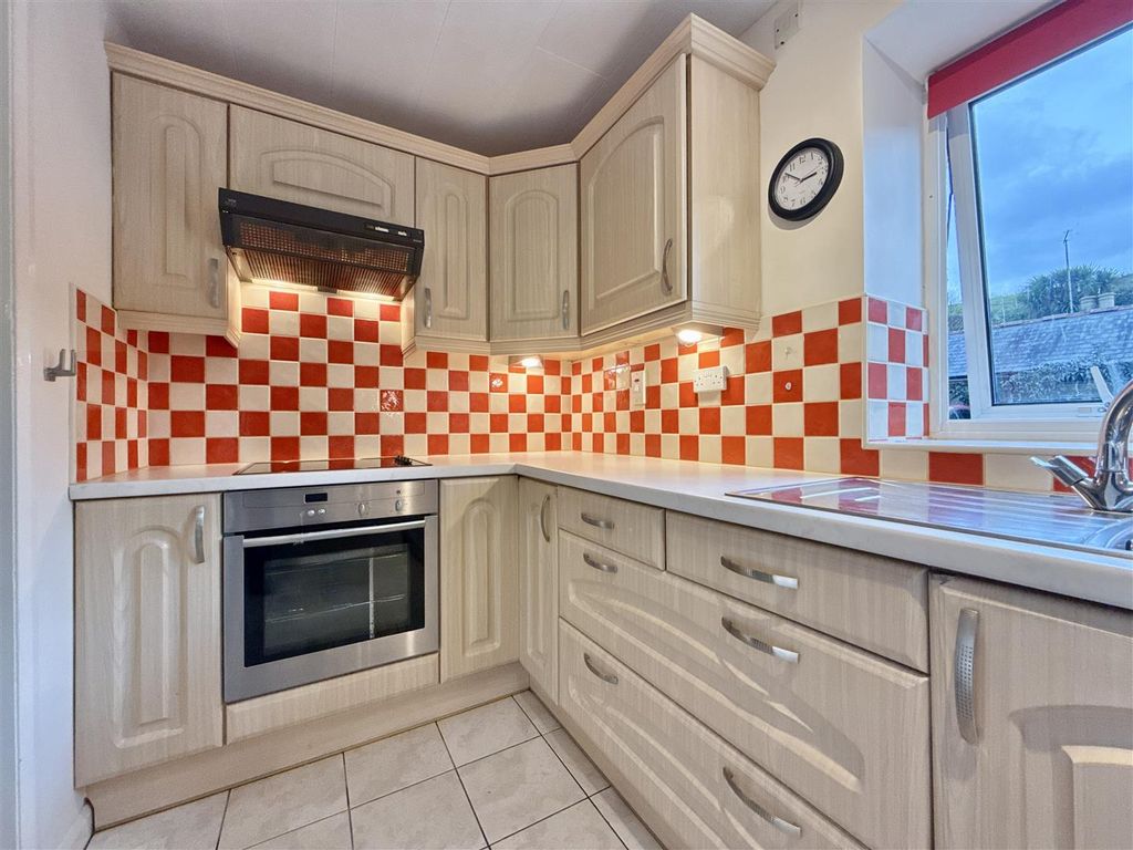 Property photo 2 of 18 Kitchen 1.Jpg