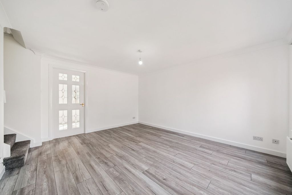 Property photo 3 of 24