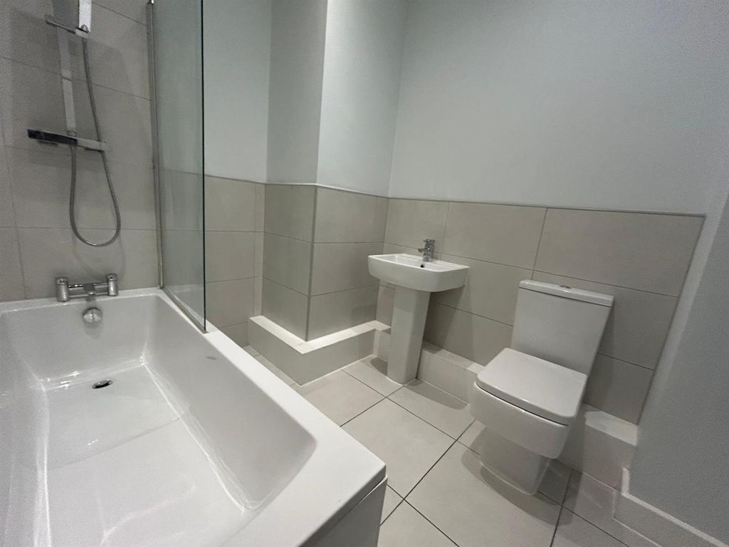 Property photo 2 of 7 Bathroom.Jpg