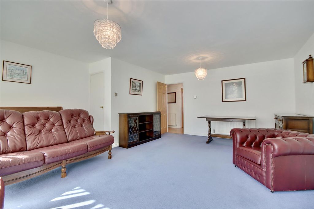 Property photo 3 of 14 Fb128B8C-9E29-4Cb1-Aea3-622Ab65Cab39_1_201_A.Jpeg