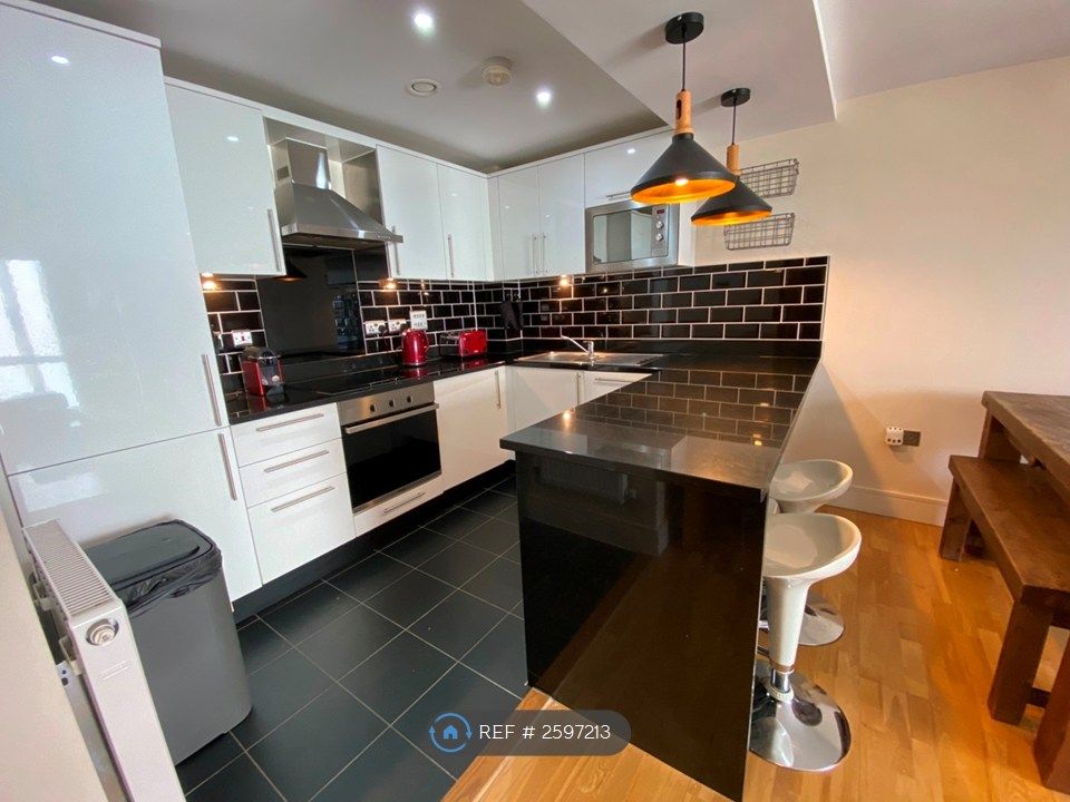 Property photo 3 of 16 Kitchen