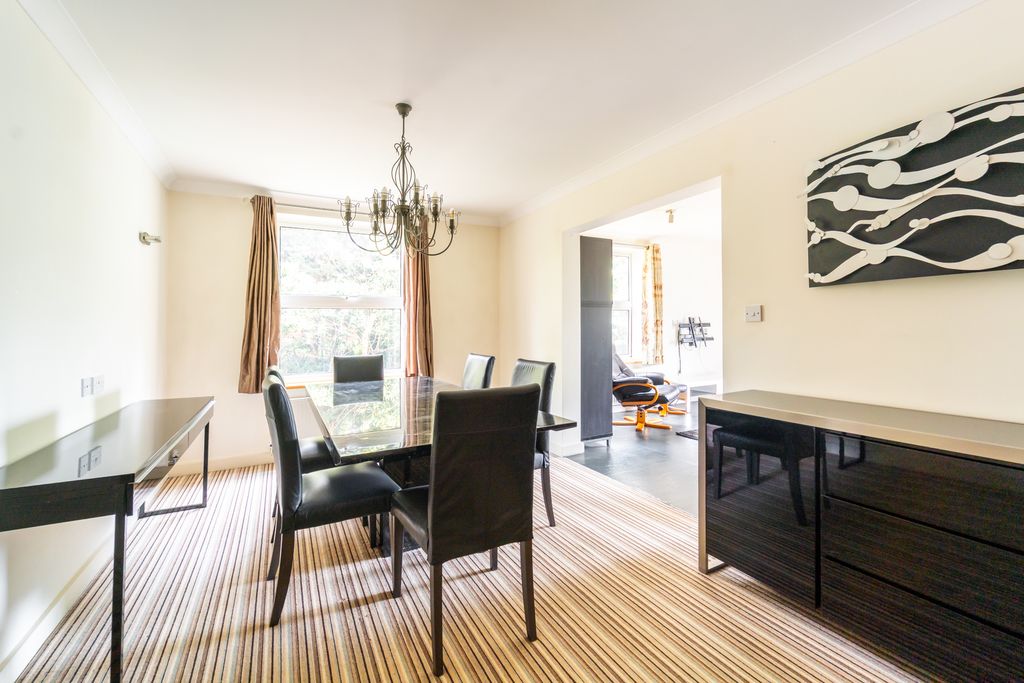 Property photo 3 of 15 Mba09159