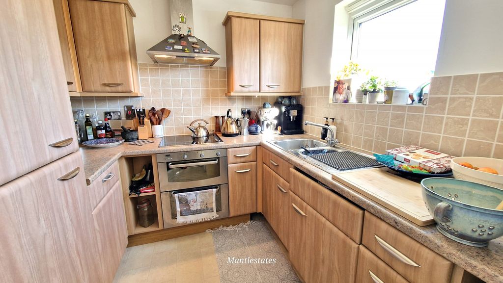 Property photo 2 of 16 Kitchen