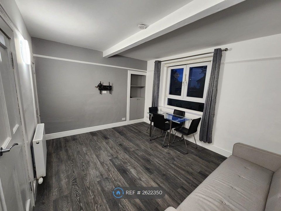 Property photo 1 of 10 Living Room