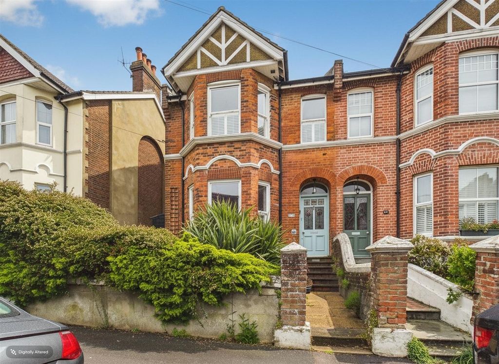 Property photo 1 of 32