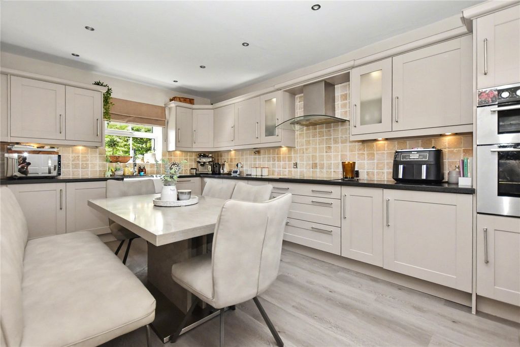 Property photo 3 of 33 Picture No. 3