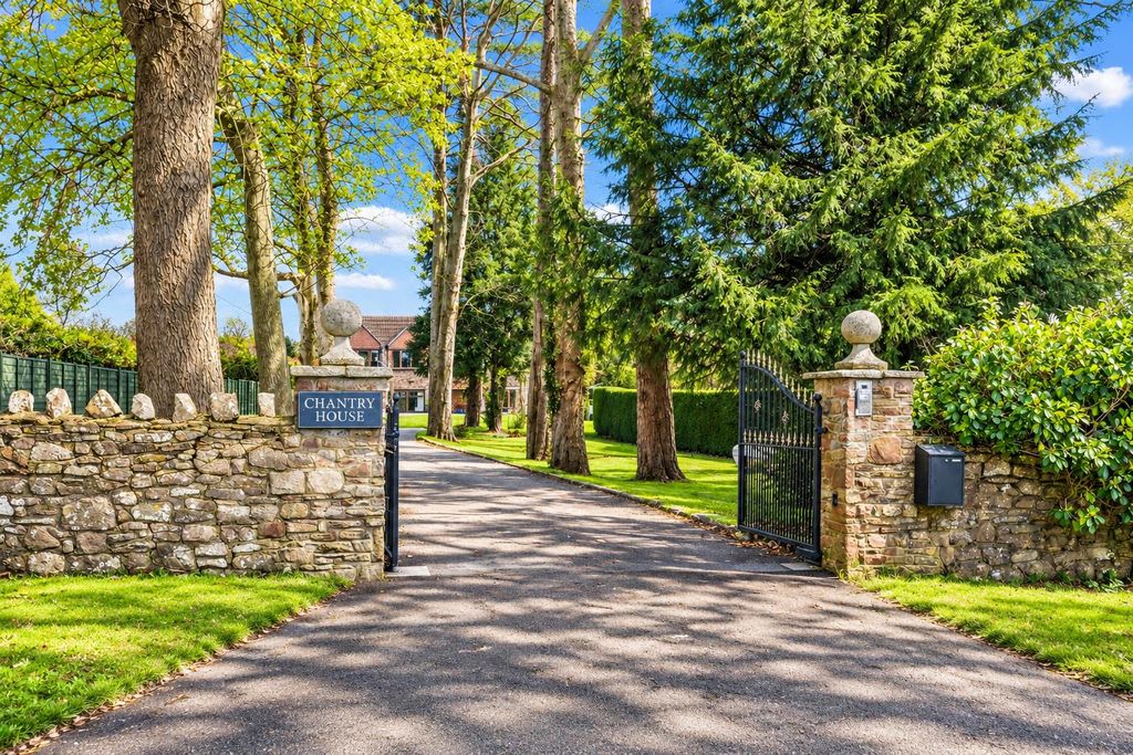 Property photo 2 of 26 Grand Chantry House Driveway Entrance.Png