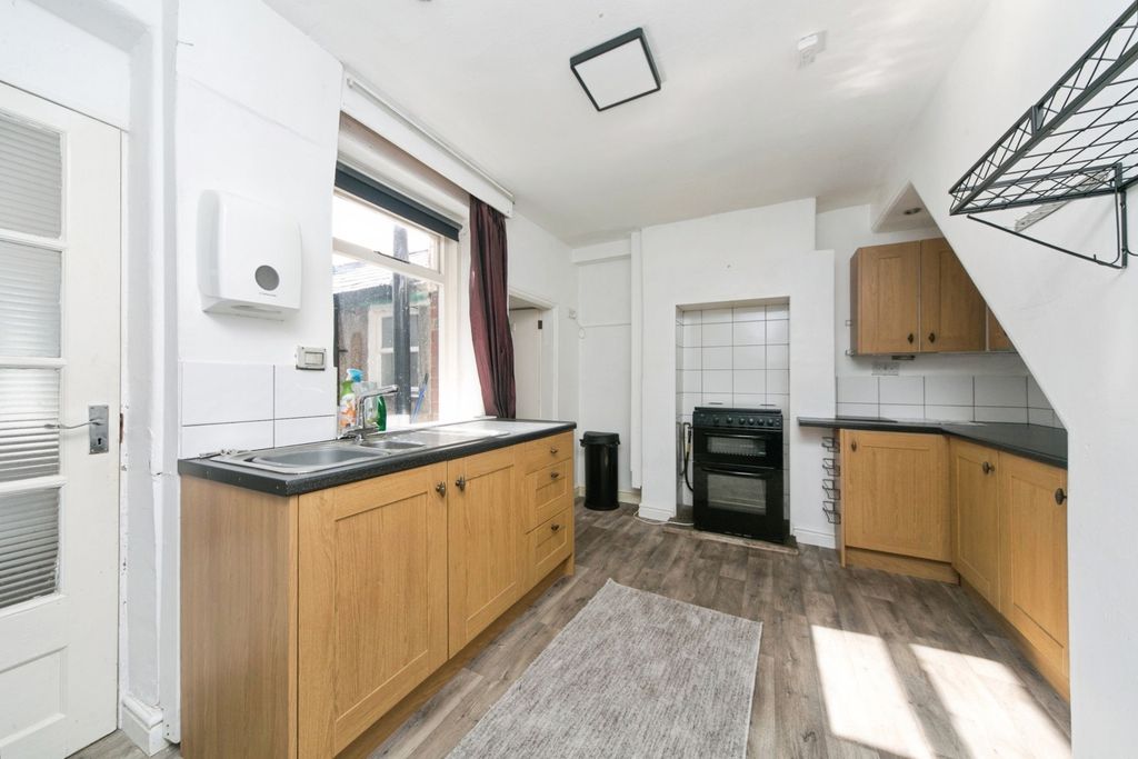Property photo 3 of 18 Pbox-Img.Jpg