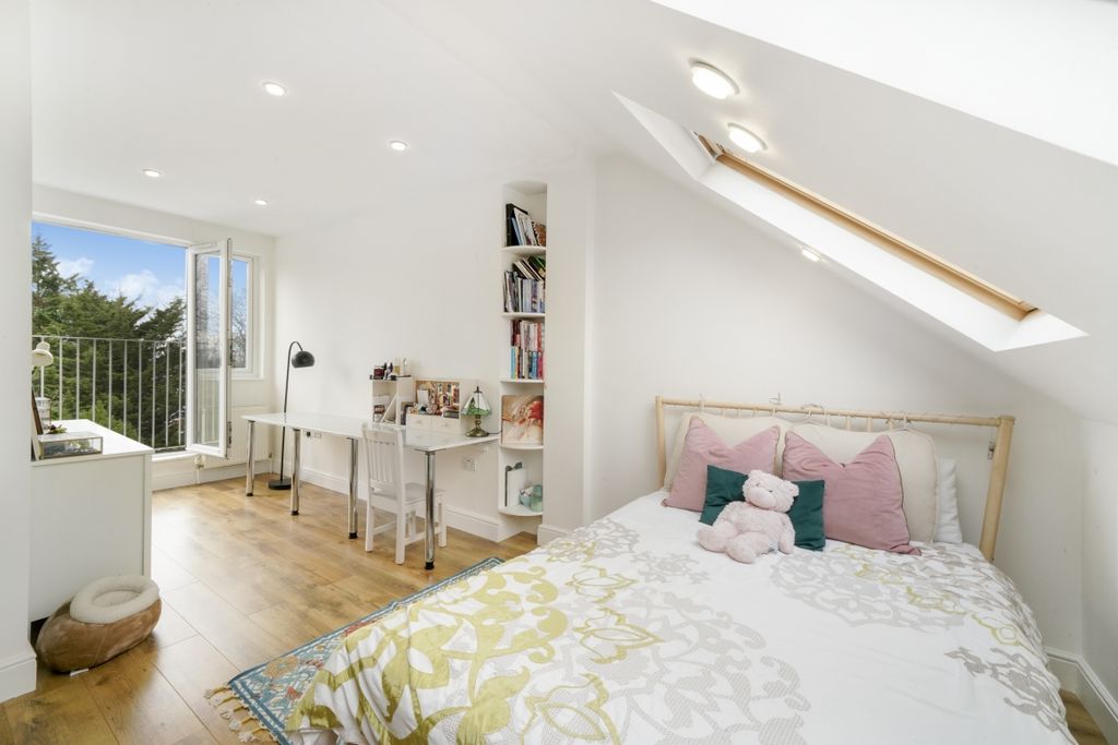 Property photo 3 of 29