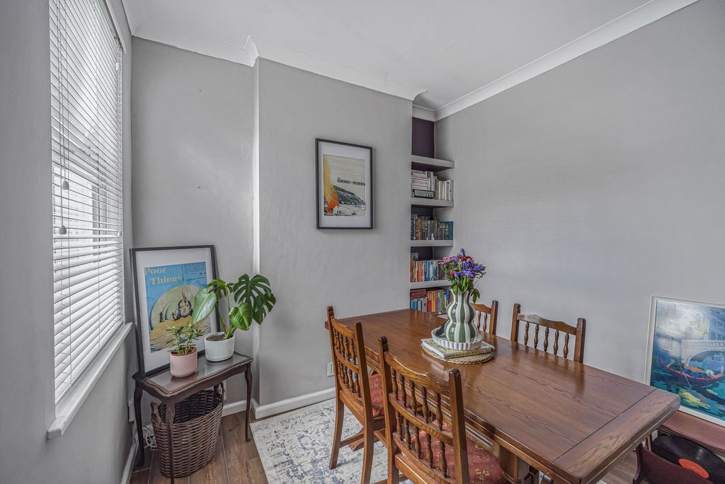 Property photo 3 of 36