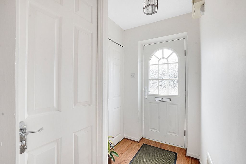 Property photo 2 of 34