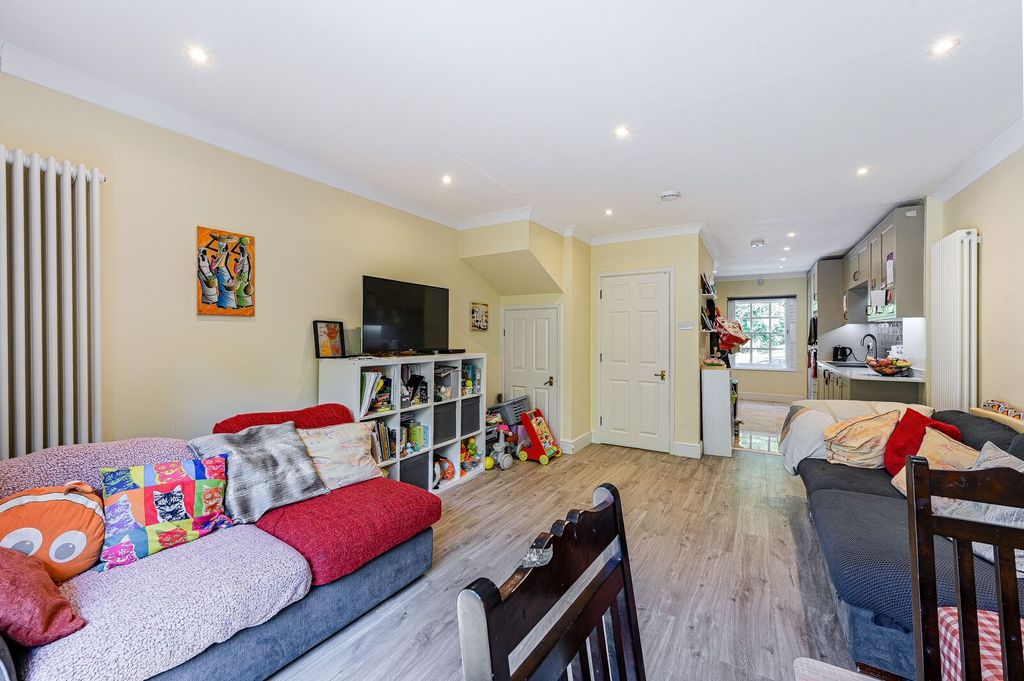 Property photo 2 of 30