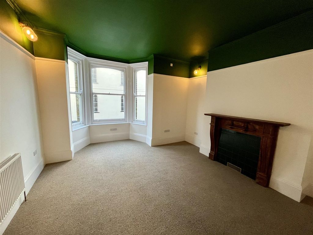 Property photo 2 of 7 Living Room