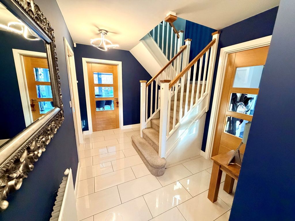 Property photo 2 of 39