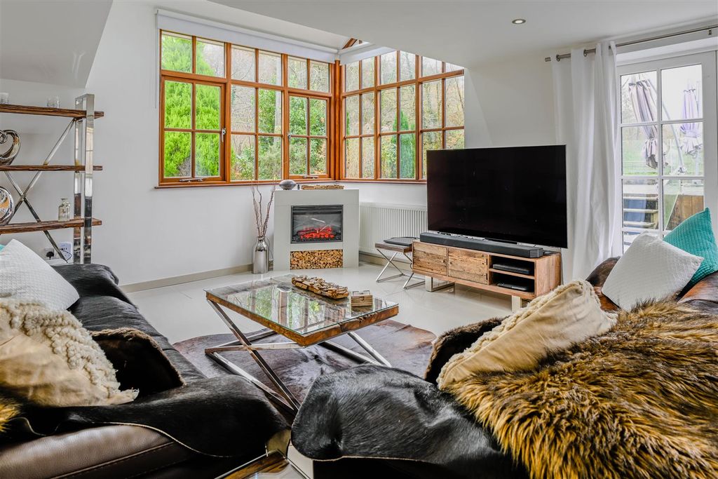 Property photo 3 of 30 13.Jpg