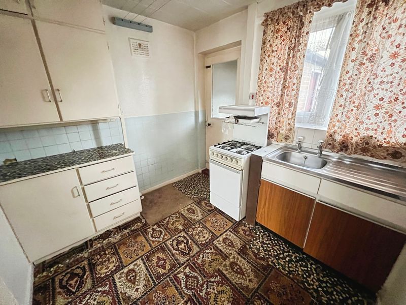 Property photo 3 of 12 Kitchen