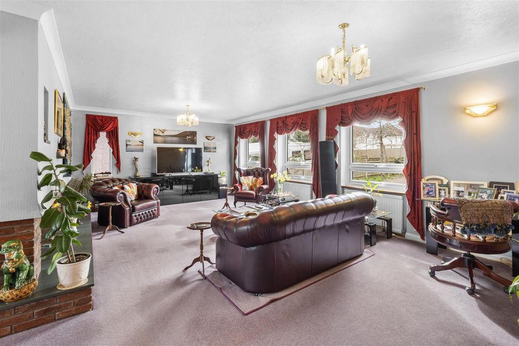 Property photo 3 of 34 Sitting Room