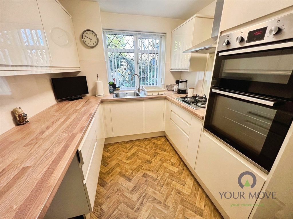 Property photo 3 of 13 Kitchen