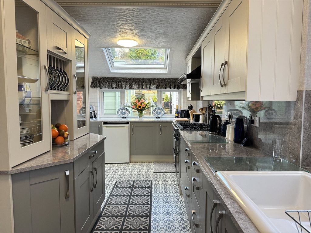 Property photo 2 of 28 Picture No. 36