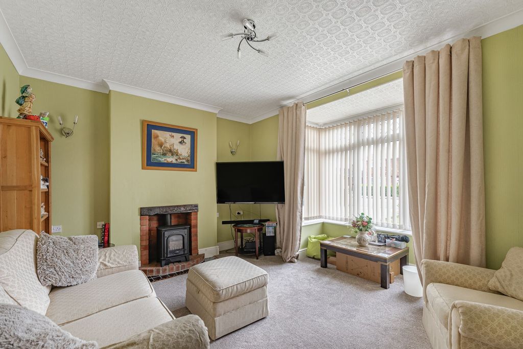Property photo 2 of 33