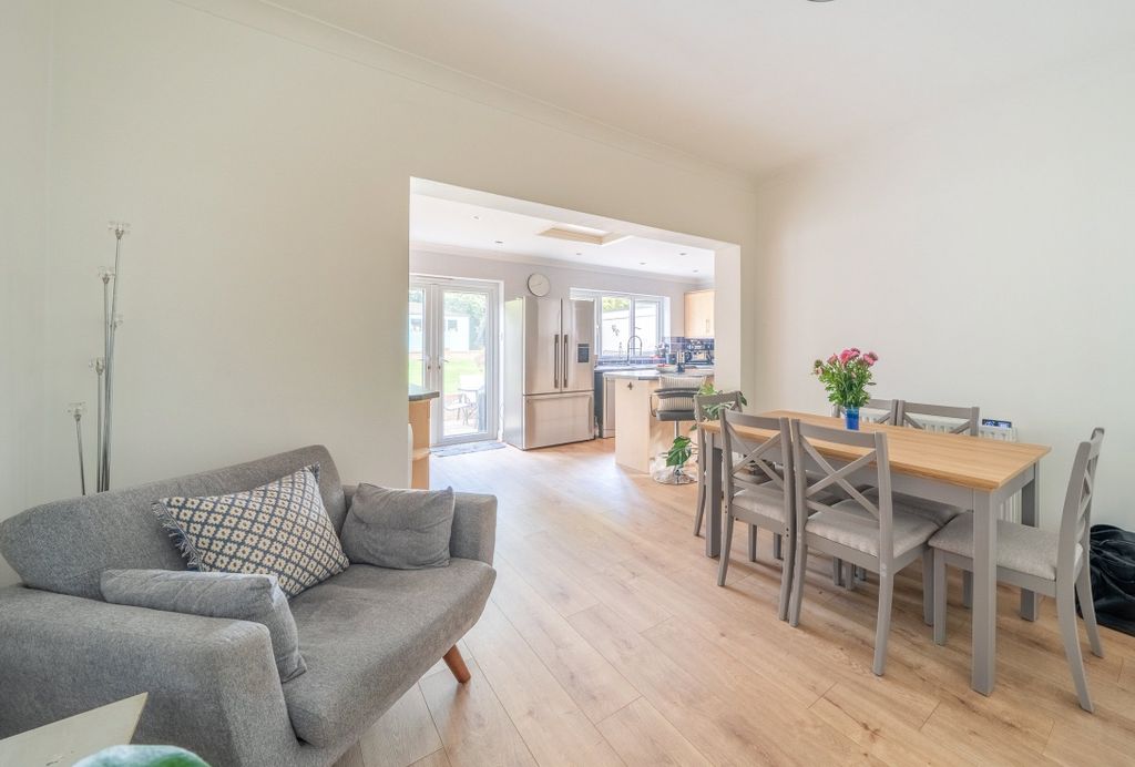 Property photo 2 of 12 Picture No. 24