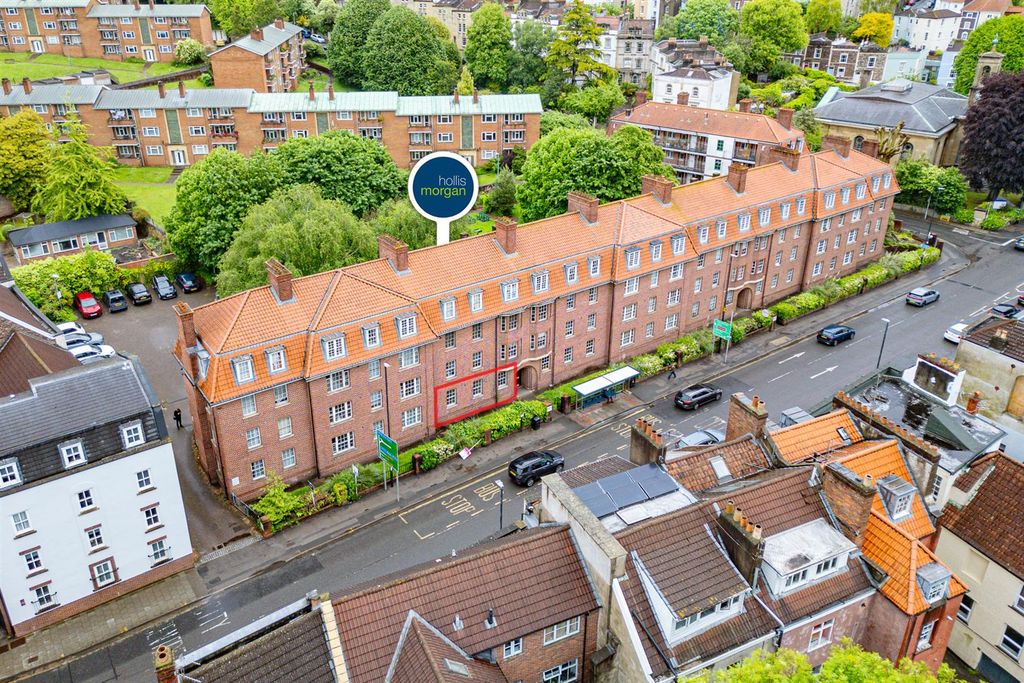Property photo 3 of 28 7 Hillsborough Flats, Hotwell Road, Bristol Bs8 4S