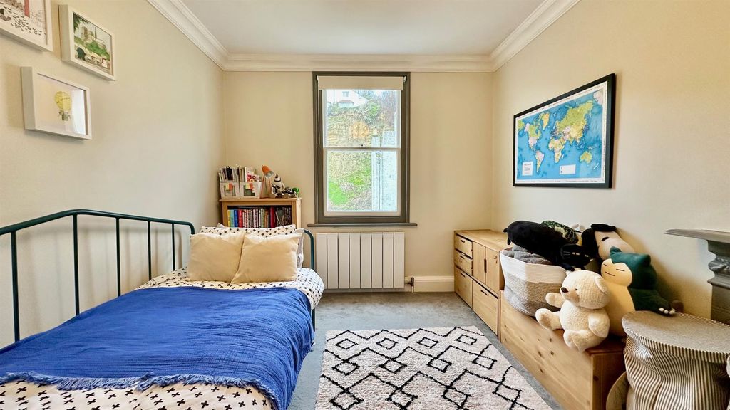 Property photo 3 of 28