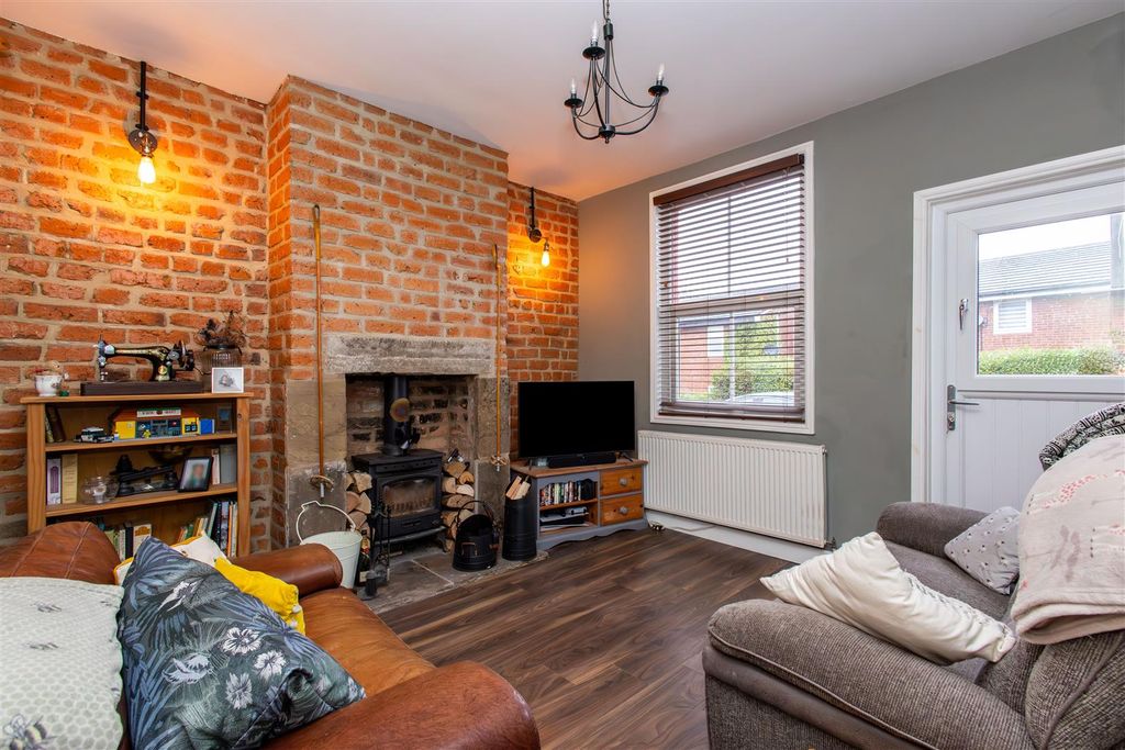 Property photo 2 of 19 Lounge