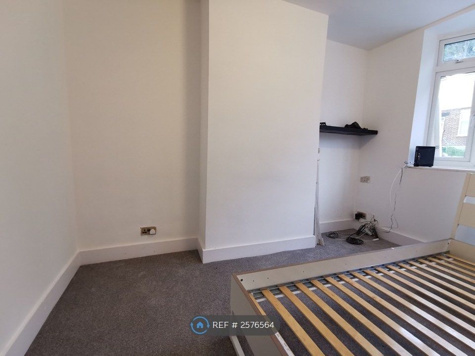 Property photo 3 of 9 Room1