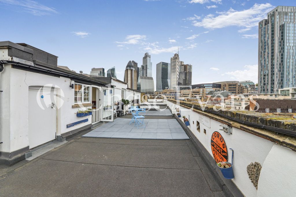 Property photo 2 of 15 Terrace