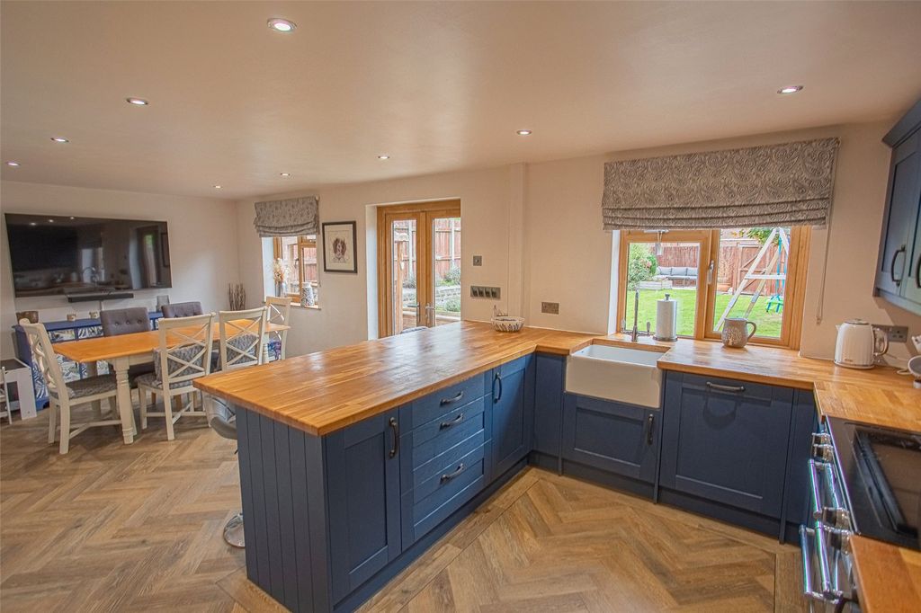 Property photo 2 of 21 Picture No. 31