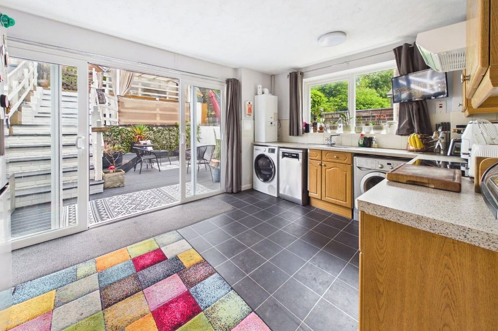 Property photo 3 of 16 Kitchen