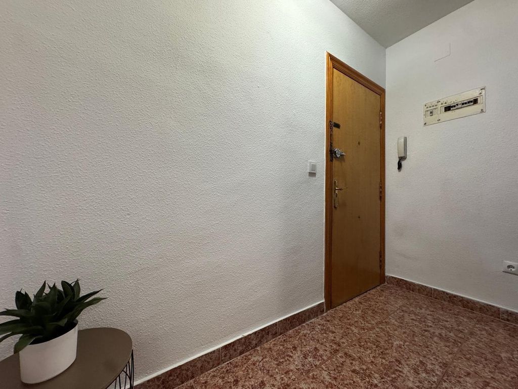 Property photo 3 of 37