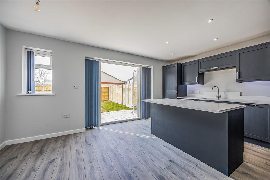 Property photo 3 of 20 2B Downsway, Portchester-Small-Porticomarketing-Ne