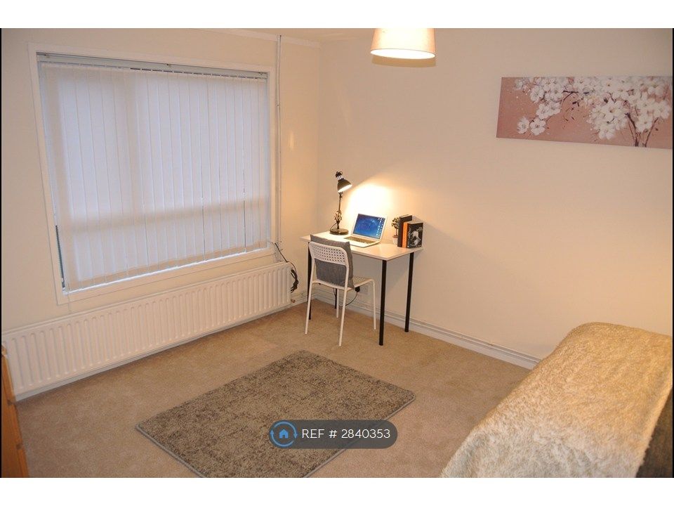 Property photo 3 of 17 Room 1