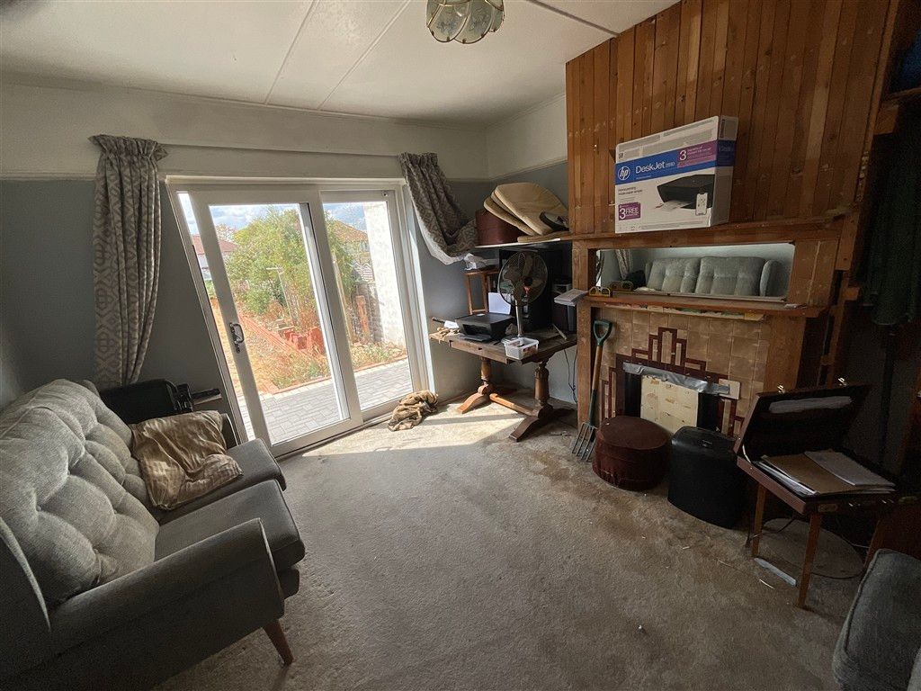 Property photo 3 of 7 Living Room