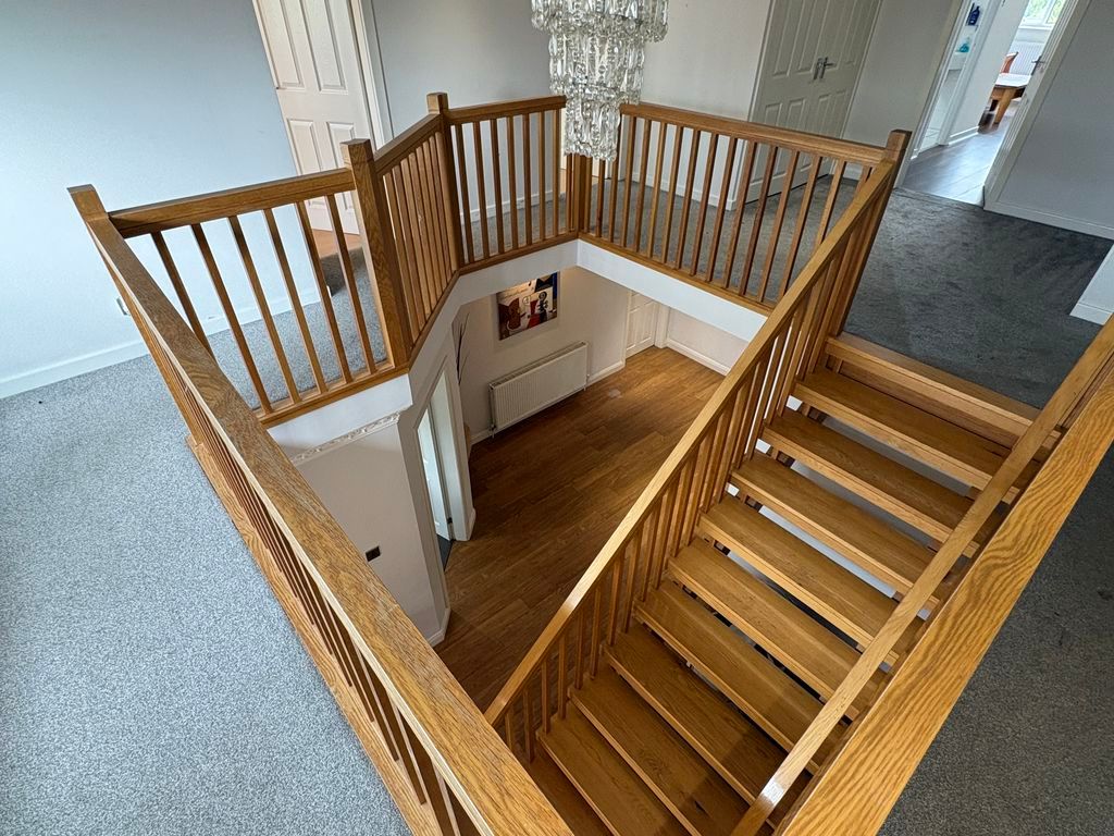 Property photo 3 of 42 Stairwell 01