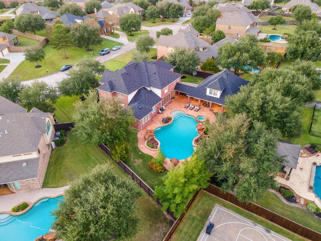 Property photo 1 of 50