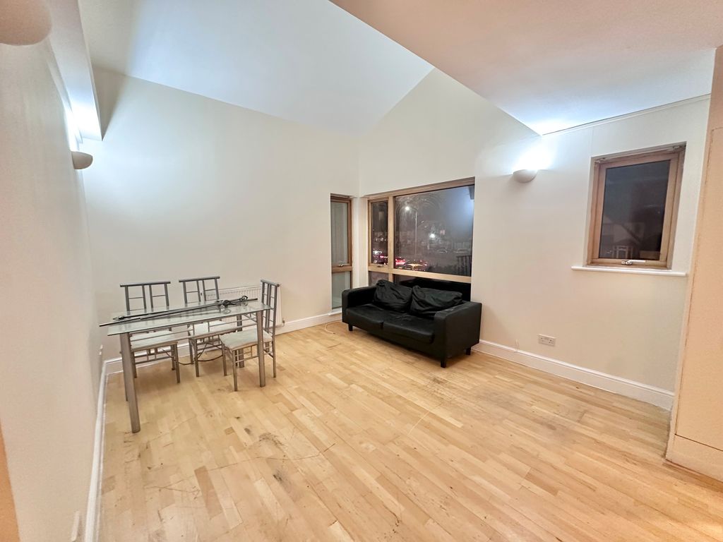 Property photo 1 of 7 Living