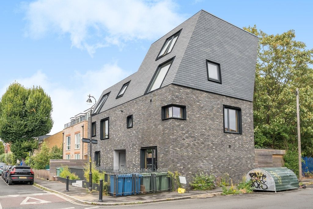 Property photo 1 of 10 Picture No. 12