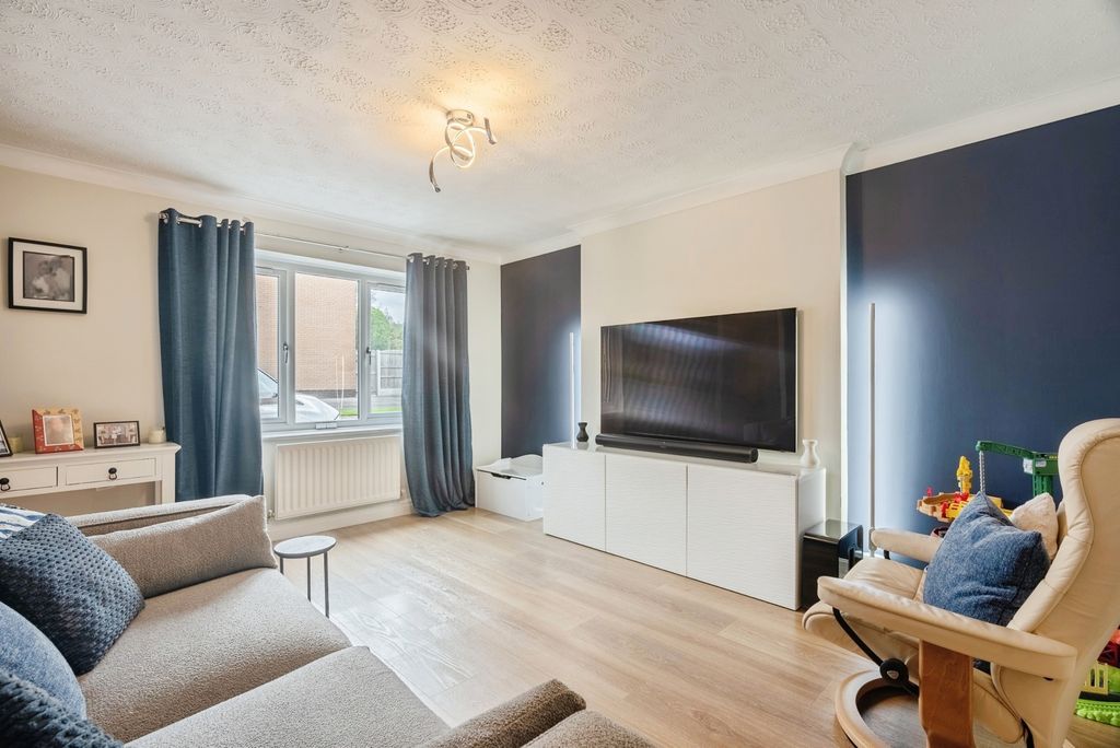 Property photo 3 of 17 Photo