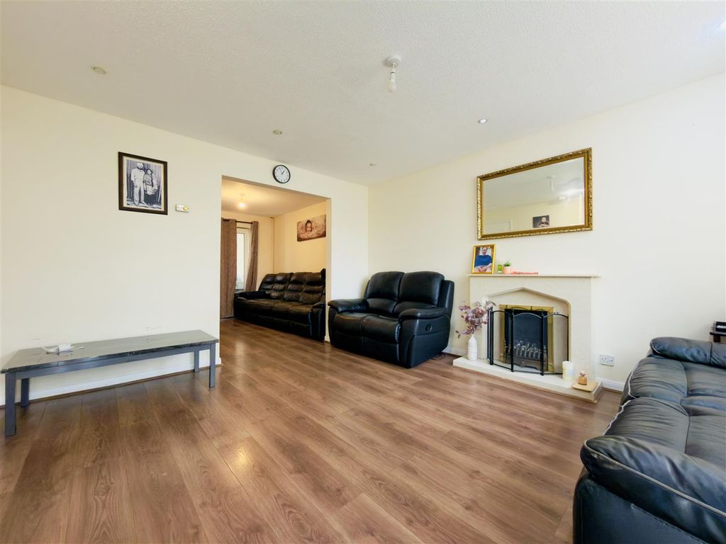 Property photo 2 of 22 Lounge