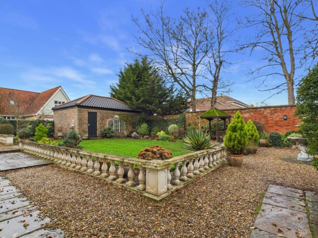 Property photo 2 of 32