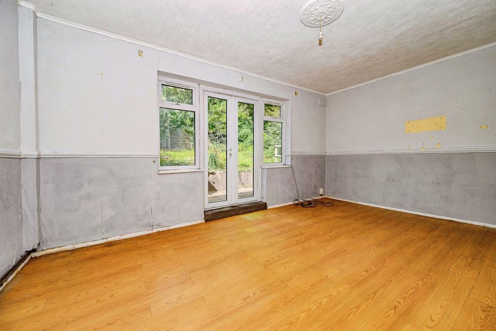 Property photo 3 of 13 Photo