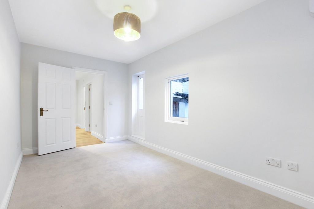 Property photo 2 of 14 Img_8753.Jpg