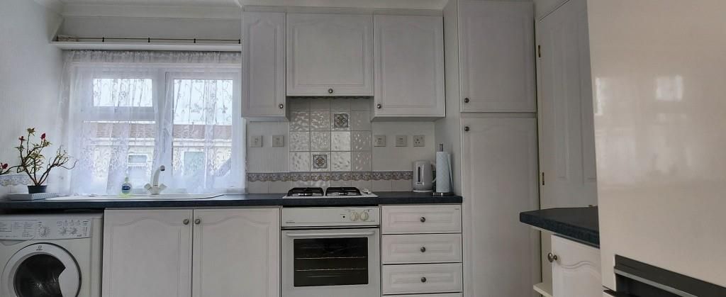 Property photo 3 of 7 Kitchen 1.Jpg