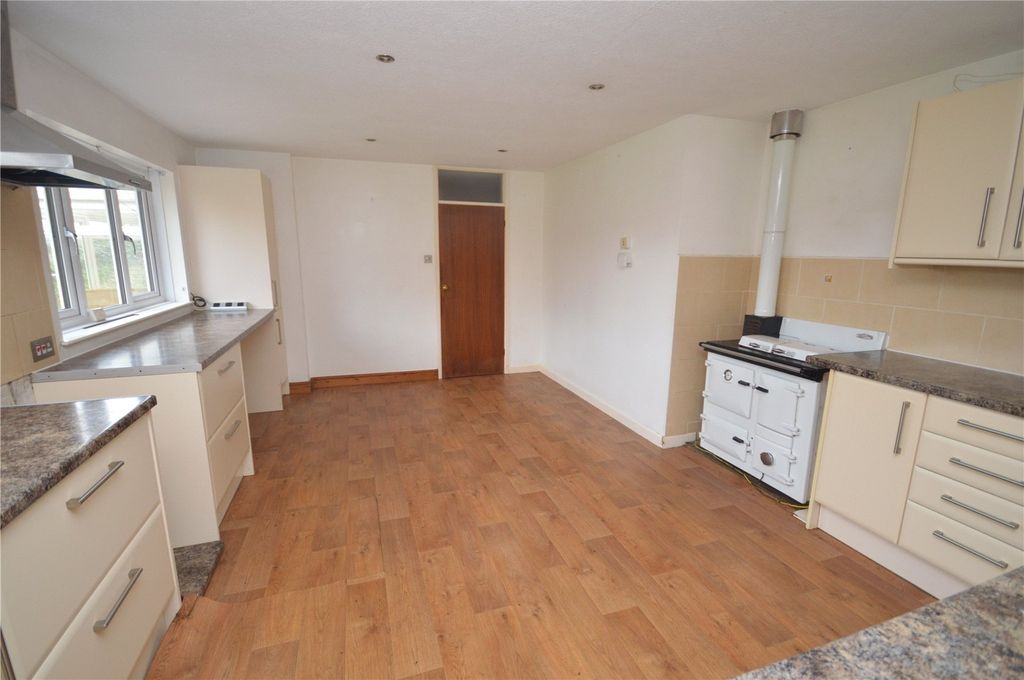 Property photo 3 of 12 Kitchen